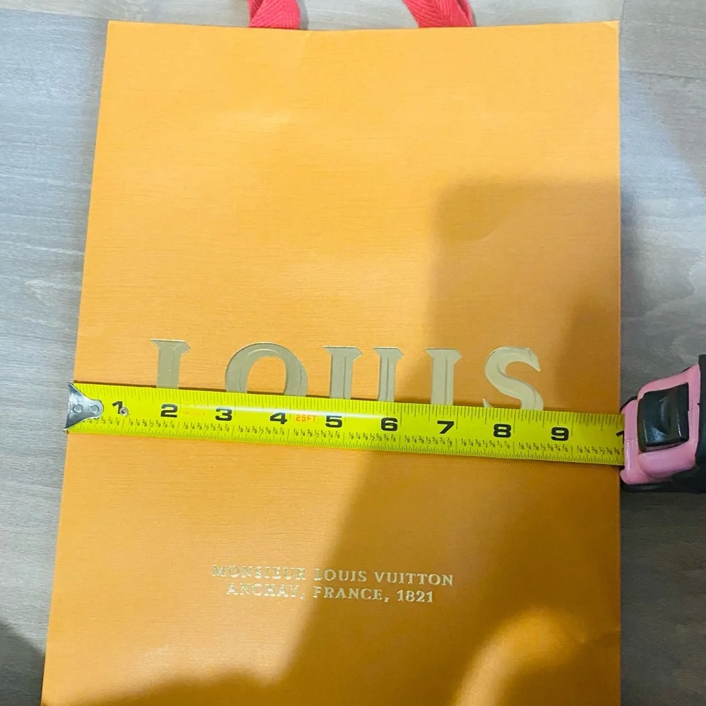 Louis Vuitton 2021 Holiday Box & Shopping Bag - Picture 8 of 9